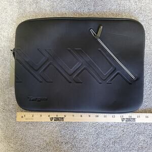 Targus Laptop Sleeve Case Zip Up Black‎  NWT 15.6 in laptop